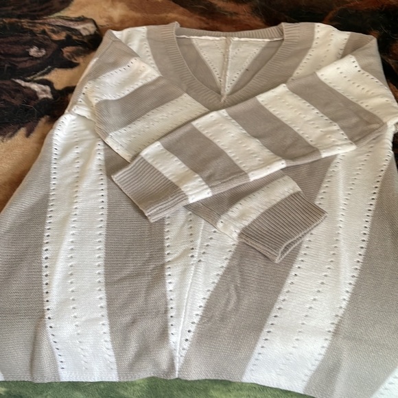 Womens Sweater - Picture 2 of 3